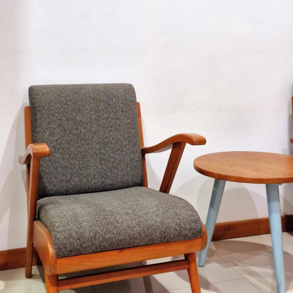 Set Meja Oval dan Sofa Kursi Kayu Jati - Detail 4