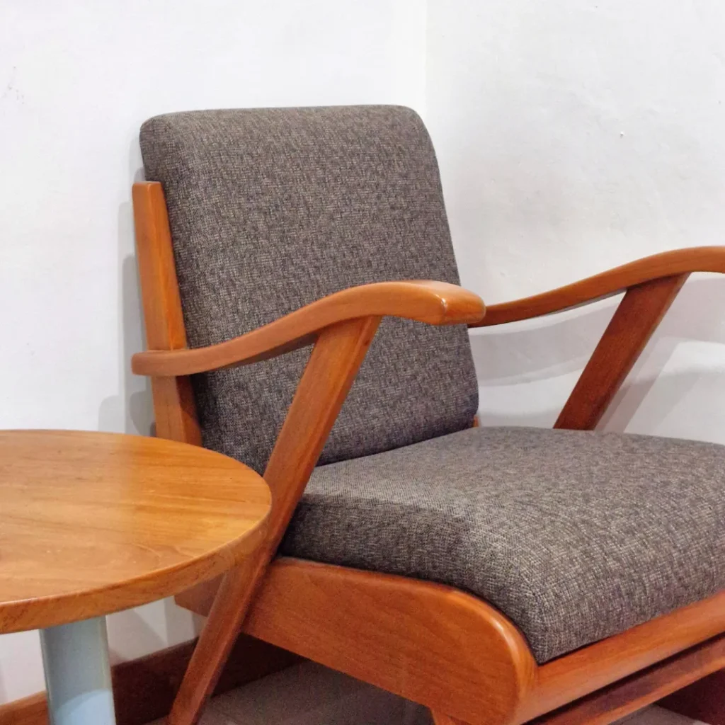Set Meja Oval dan Sofa Kursi Kayu Jati - Detail 3
