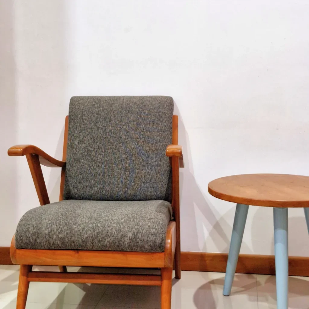 Set Meja Oval dan Sofa Kursi Kayu Jati