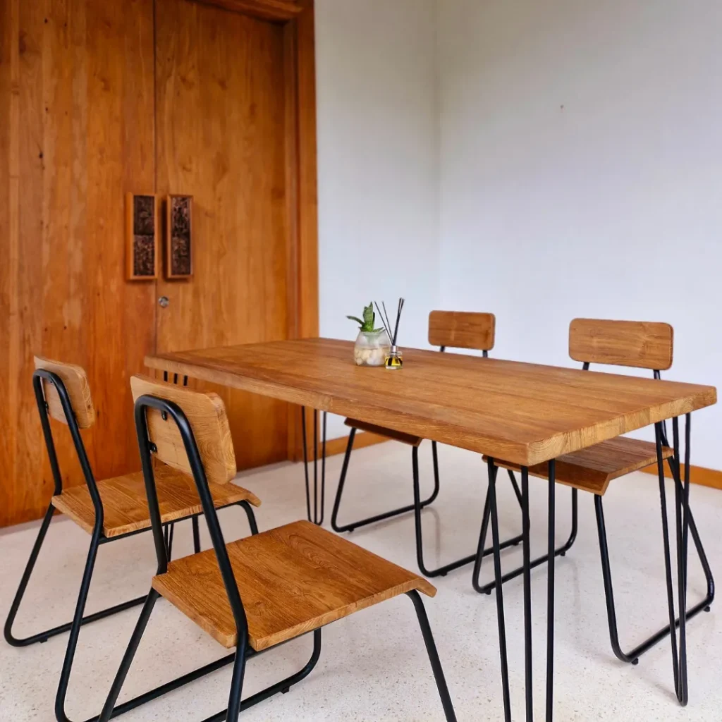 Set Meja dan Kursi Kayu Jati Premium