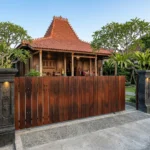 Pagar Kayu Ulin Minimalis Modern Estetika