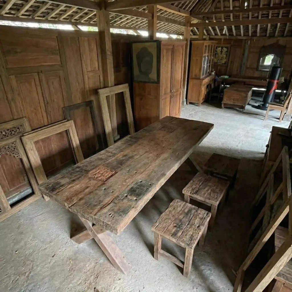 set-meja-dan-kursi-kayu-bantalan-rel-ulin-premium